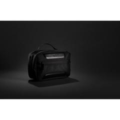 Vue Trousse de toilette en rPET AWARE™ Swiss Peak Voyager de couleur noir| Krokrodeal