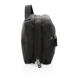 Vue Trousse de toilette en rPET AWARE™ Swiss Peak Voyager de couleur noir| Krokrodeal