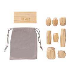 Vue Pierres d'équilibre en bois dans une pochette Ukiyo Crios de couleur marron| Krokrodeal