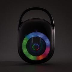 Vue Enceinte clip Lightboom 5W en plastique recyclé RCS de couleur noir| Krokrodeal