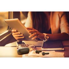 Vue Oreillettes Motorola IPX5 TWS Moto 85 de couleur noir| Krokrodeal