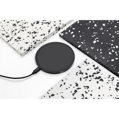 Vue Chargeur induction 10W en plastique recyclé RCS de couleur noir| Krokrodeal