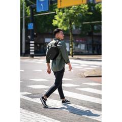 Vue Sac bandoulière Bobby Sling de couleur noir| Krokrodeal