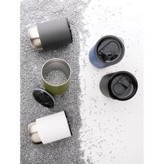 Vue Mug en acier inoxydable recyclé RCS de couleur gris| Krokrodeal