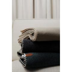 Vue VINGA Plaid en recyclée Bilton de couleur beige| Krokrodeal