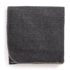 Vue VINGA Plaid en recyclée Bilton de couleur gris| Krokrodeal