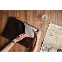 Vue VINGA pochette pour ordinateur Hunton de couleur marron| Krokrodeal