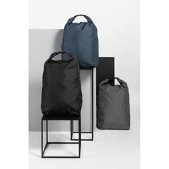 Vue Sac à dos rolltop en rPET Impact AWARE™ de couleur gris| Krokrodeal