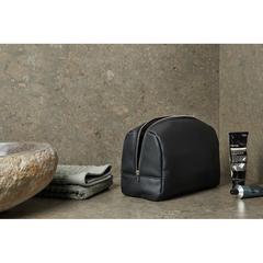 Vue VINGA Trousse de toilette en PU RCS Bermond de couleur noir| Krokrodeal