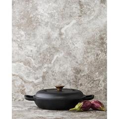 Vue VINGA Sauteuse en fonte émaillée Monte de couleur noir| Krokrodeal
