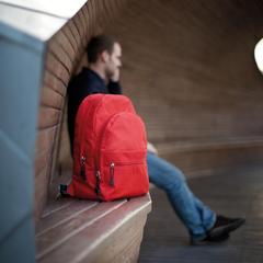 Vue Sac à dos basique de couleur rouge| Krokrodeal