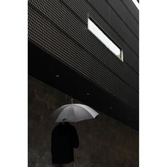 Vue Parapluie 23" en rPET AWARE™ VINGA Bosler de couleur noir| Krokrodeal