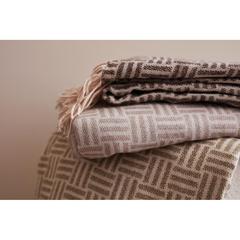 Vue VINGA Plaid Lenox de couleur marron| Krokrodeal