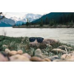 Vue Lunettes de soleil polarisées Swiss Peak en plastique RCS de couleur noir| Krokrodeal