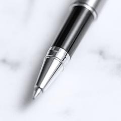 Vue Stylo Wutax de couleur gris| Krokrodeal