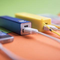 Vue Power Bank Thazer de couleur gris| Krokrodeal