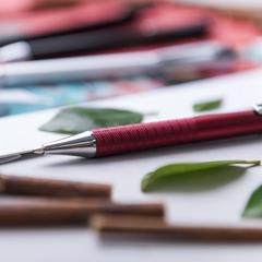 Vue Stylo Malko de couleur gris| Krokrodeal