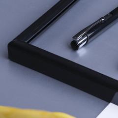 Vue Stylo Yomil de couleur blanc| Krokrodeal
