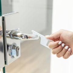 Vue Porte-Clés Antibacterienne Anticontact Riken de couleur blanc| Krokrodeal