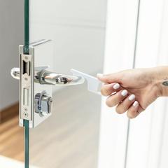 Vue Porte-Clés Antibacterienne Anticontact Riken de couleur blanc| Krokrodeal