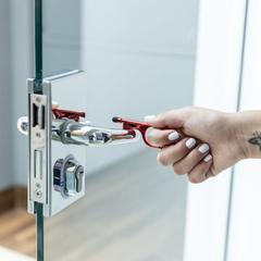Vue Porte-Clés Anticontact Cimak de couleur gris| Krokrodeal