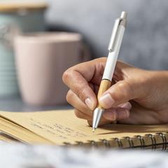 Vue Stylo Chiatox de couleur blanc| Krokrodeal